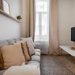 A62 - Akacfa Street - Location By Bqa * Budapest