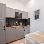 A62 - Akacfa Street - Location By Bqa Apartment Budapest