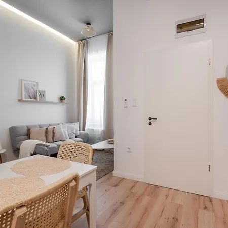 A62 - Akacfa Street - Location By Bqa Apartmán *