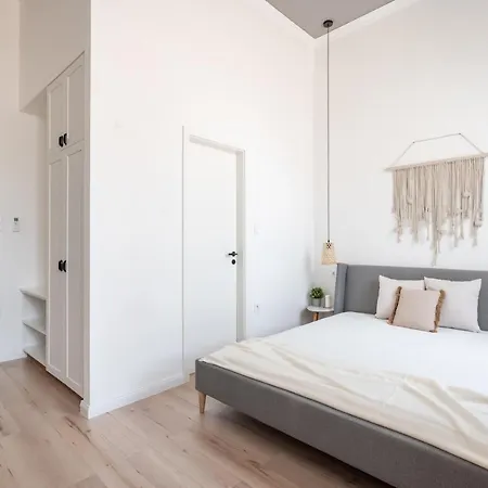 A62 - Akacfa Street - Location By Bqa Apartmán
